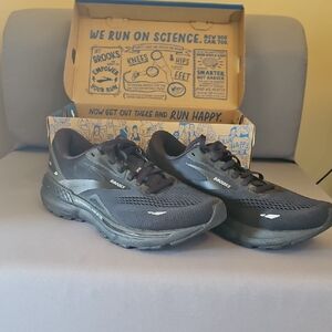 Brooks Women's Black Athletic Shoes